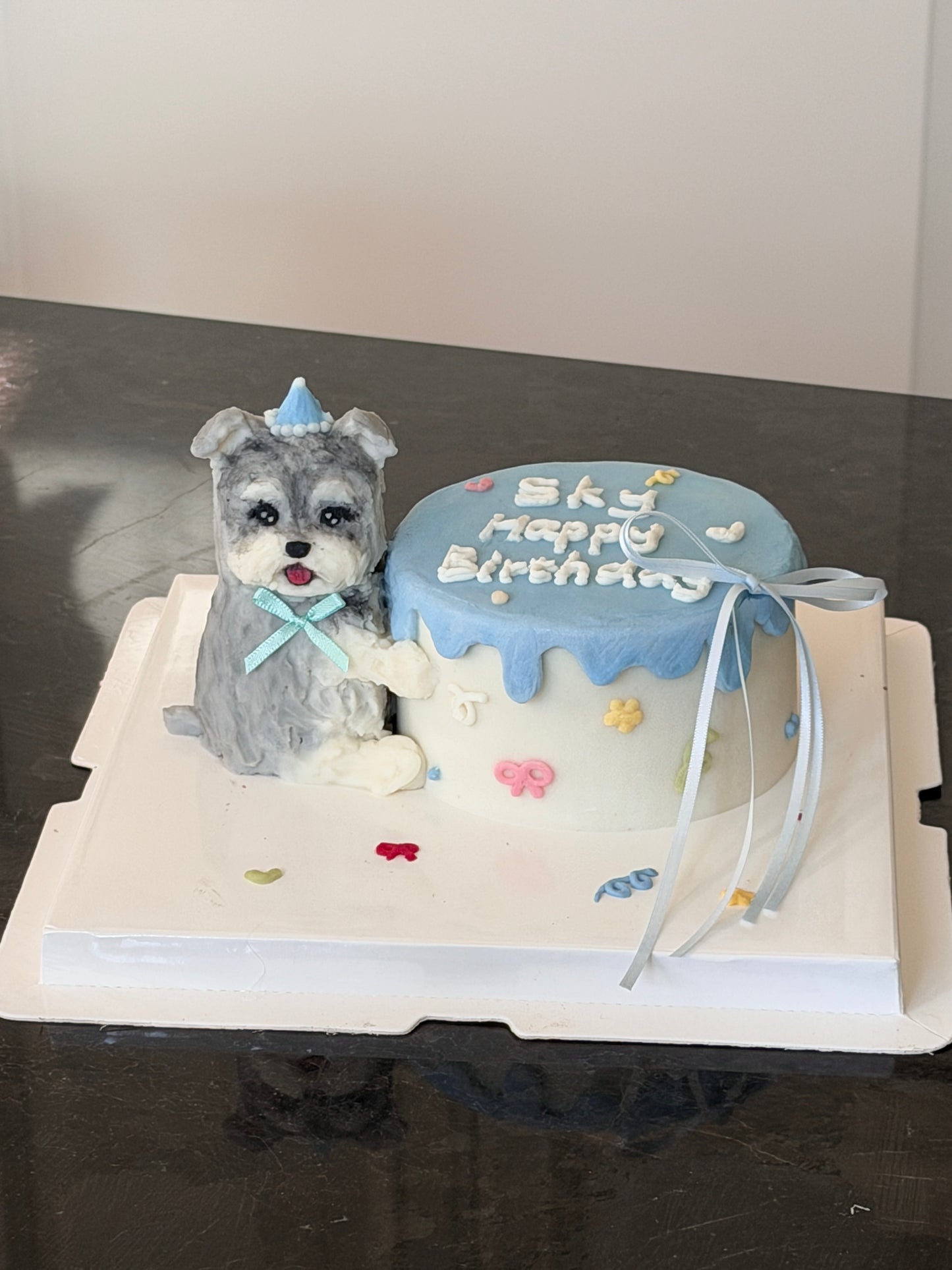 A Hug Me Birthday Cake (4-inch) (for Dogs and Cats)