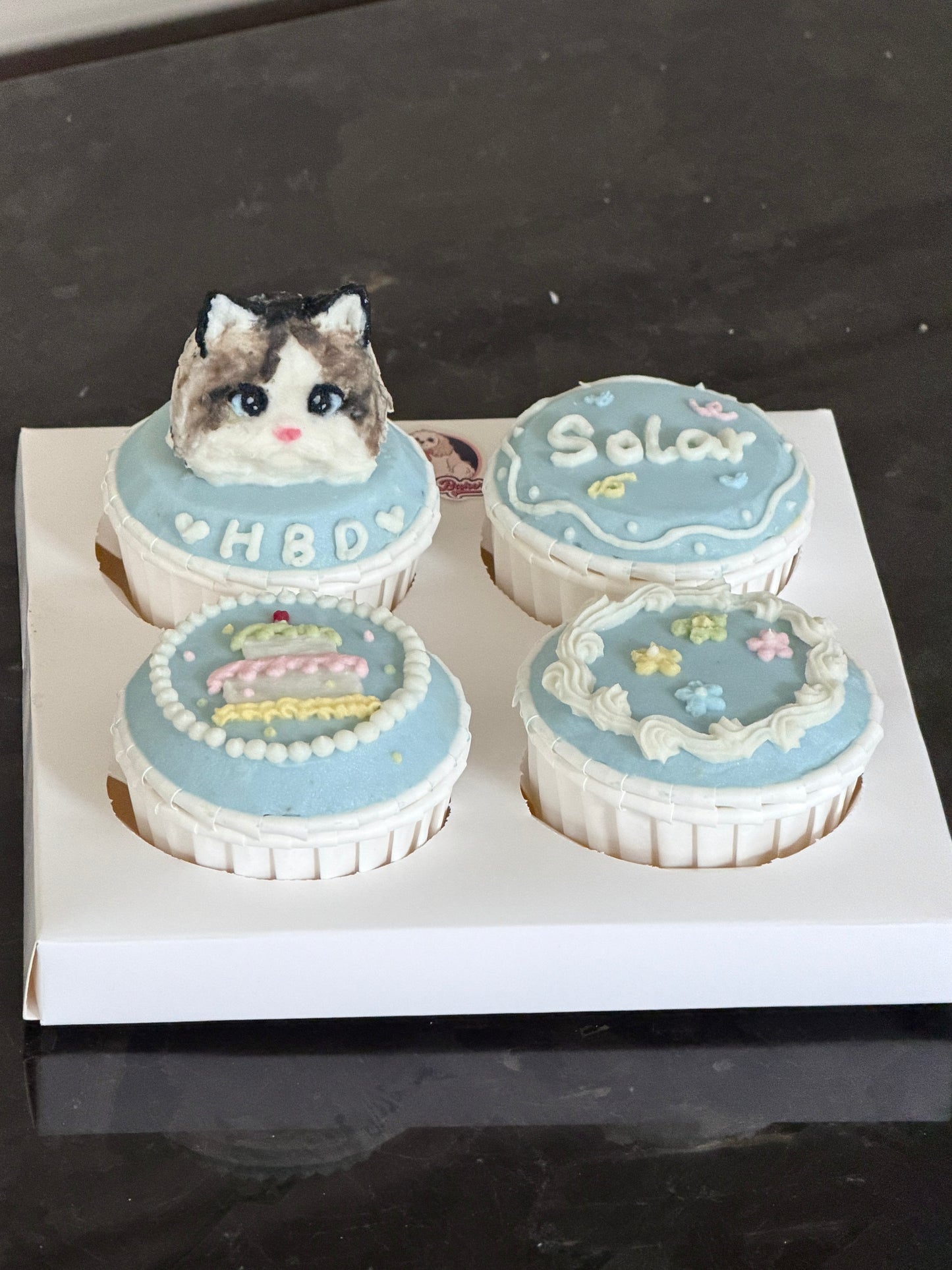 A Cupcake Set (for Dogs and Cats)