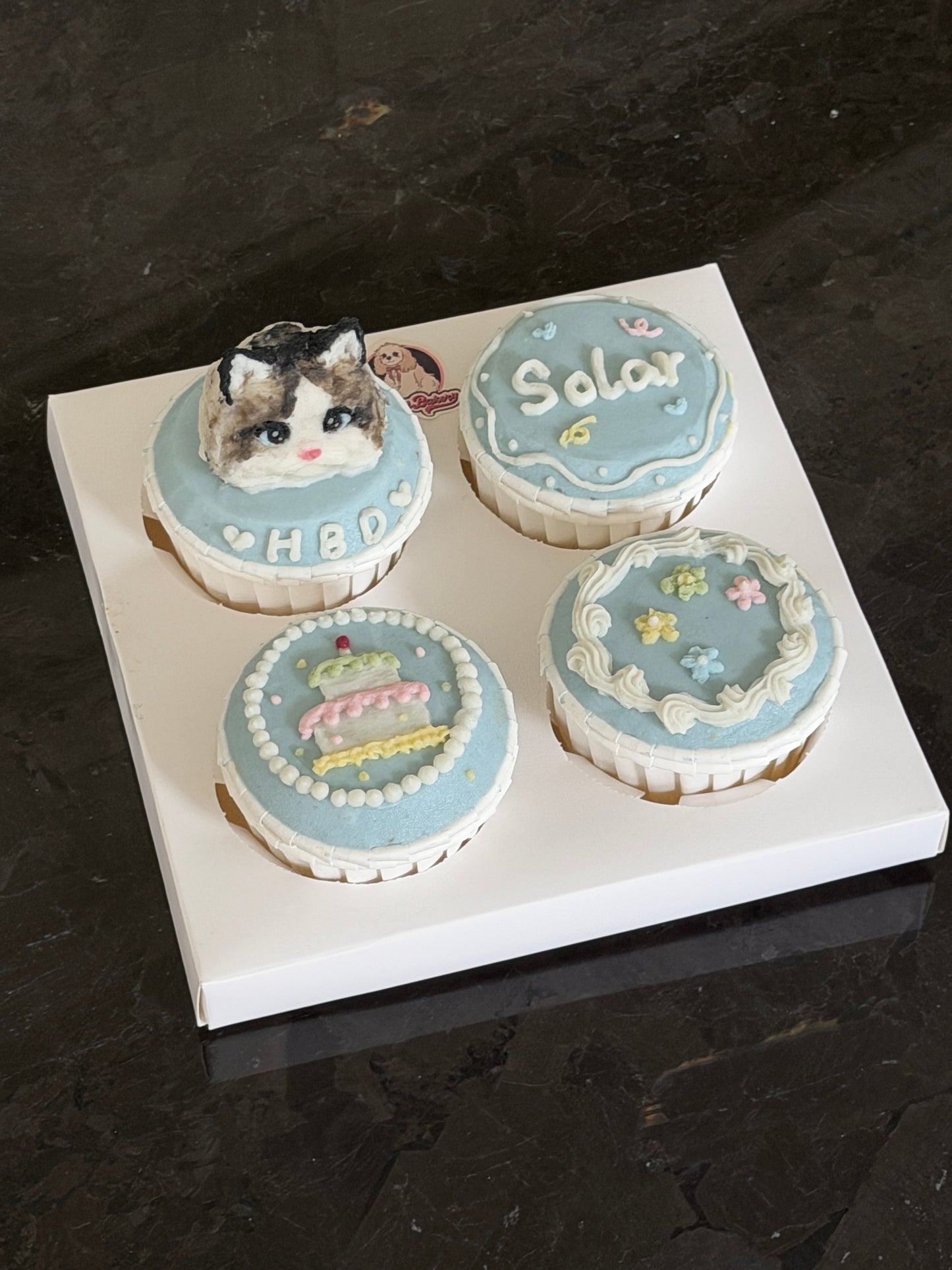 A Cupcake Set (for Dogs and Cats)